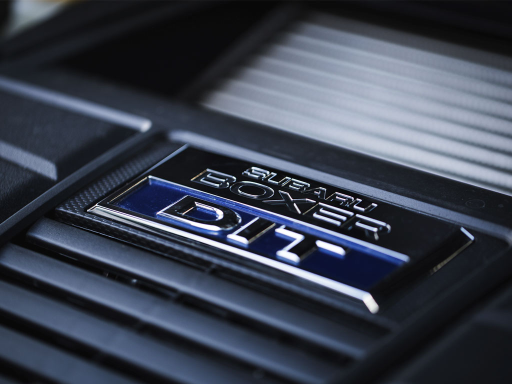 Direct injection boxer engine